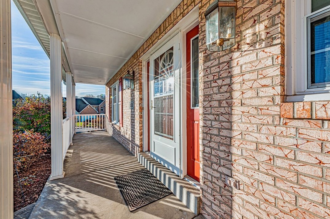 1030 Braemar Dr, Jeannette, PA 15644