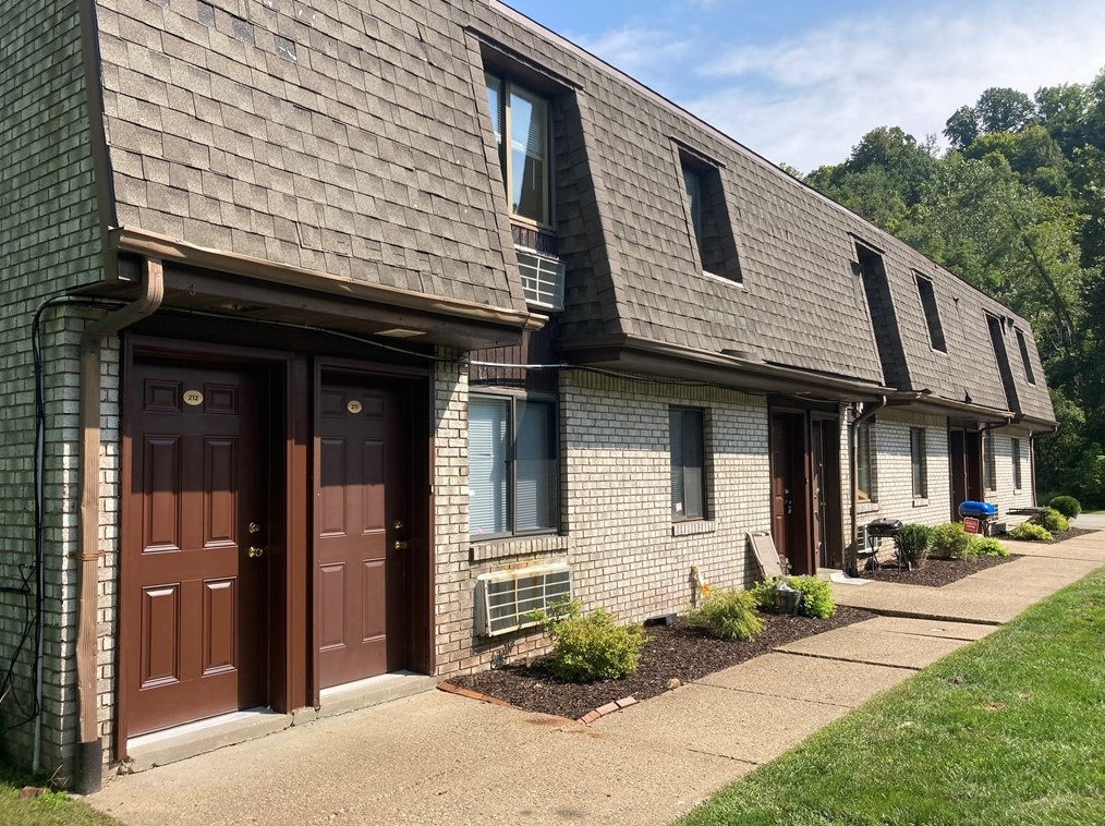 200 Milltown Rd #212, New Kensington, PA 15068