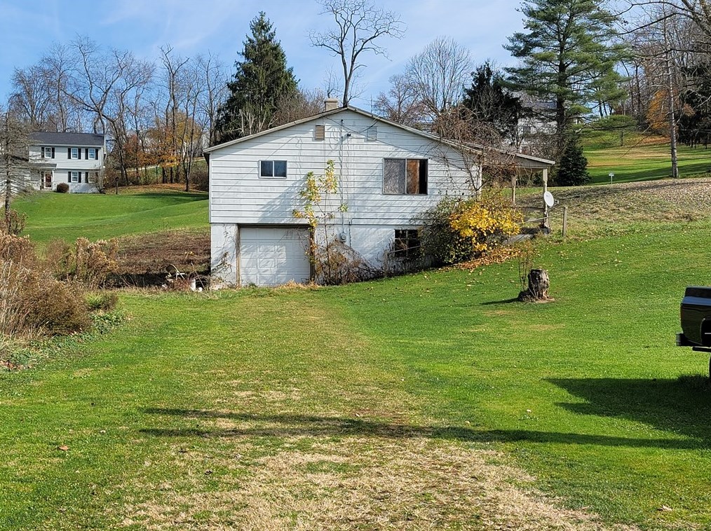 135 Penn St, Lamberton, PA 15458