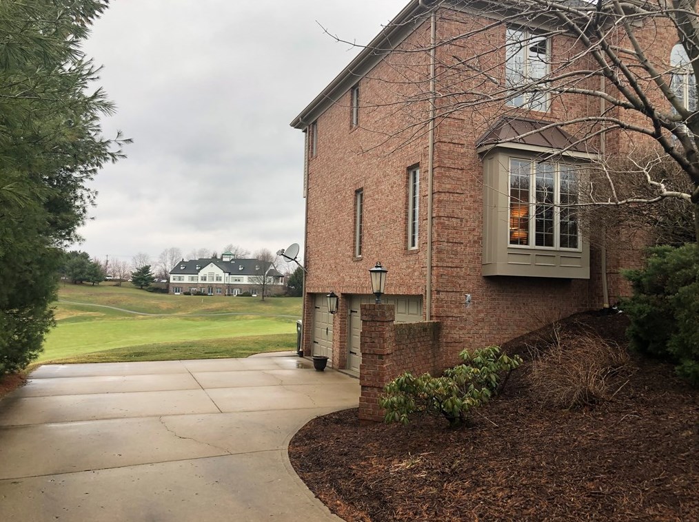 3016 E Ridge Dr, Gibsonia, PA 15044