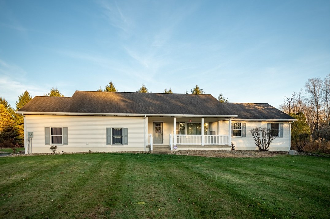 17 E Windridge Rd, Greenville, PA 16125
