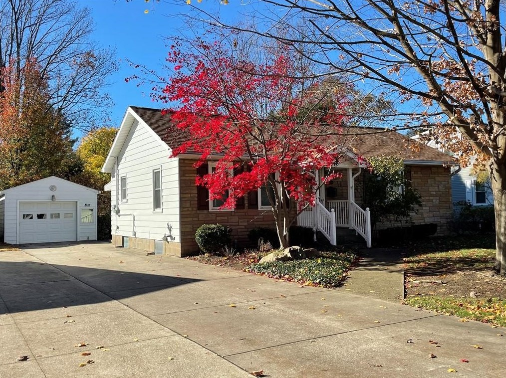 1014 Northgate Dr, Erie, PA 16505-1418