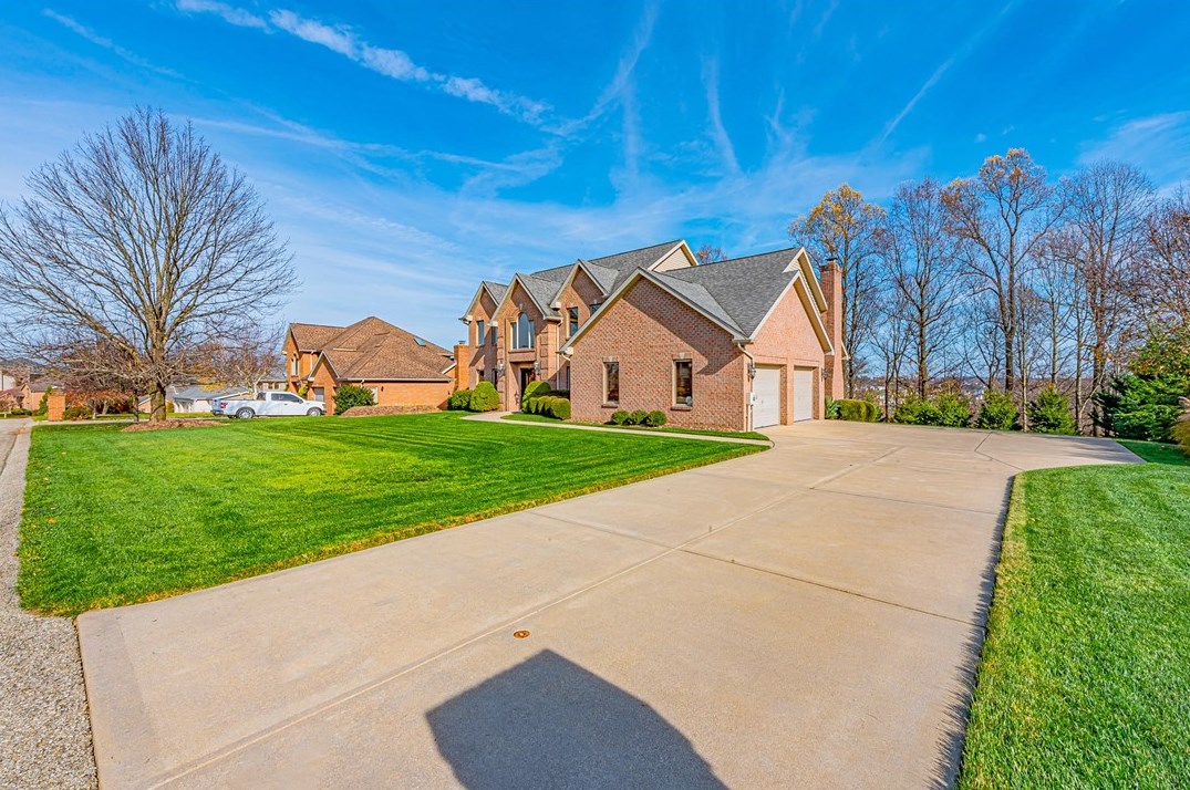 2389 Lindale Ct, North Huntingdon, PA 15642
