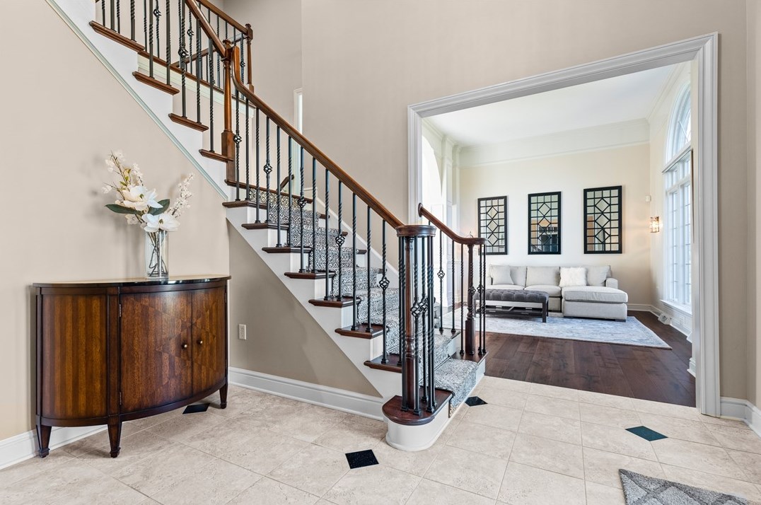 150 Silvercreek Dr, Seven Fields, PA 16046-4502