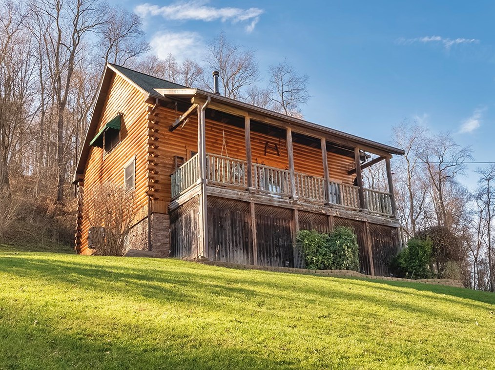 527 Little Creek Rd, Amity, PA 15311