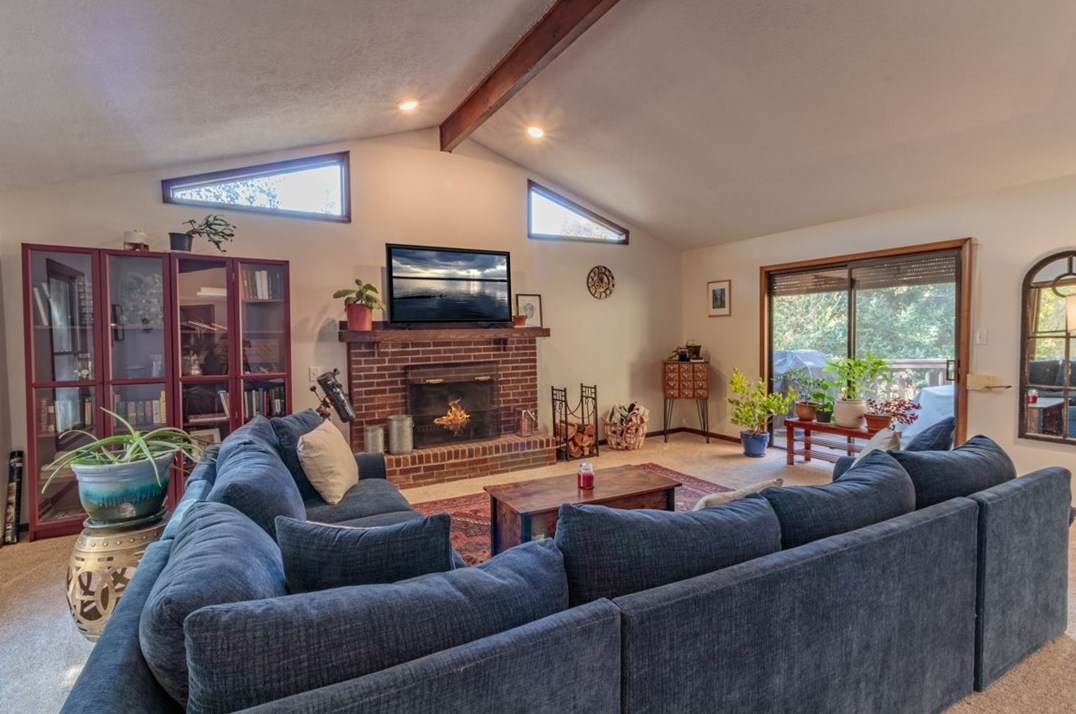 227 Waterman Rd, Jefferson Hills, PA 15025