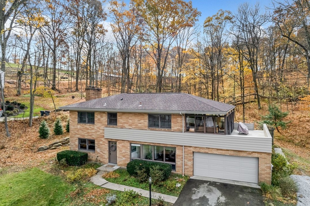 518 Sugar Camp Rd, Venetia, PA 15367-1129