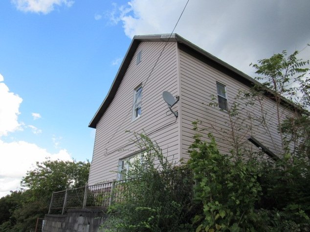 463 Morgantown St, Oliphant Furnace, PA 15401