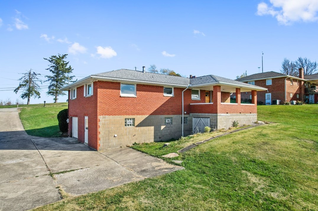 2104 E National Pike North, Scenery Hill, PA 15360