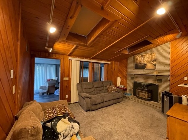 112 Big Springs Rd, Acme, PA 15610
