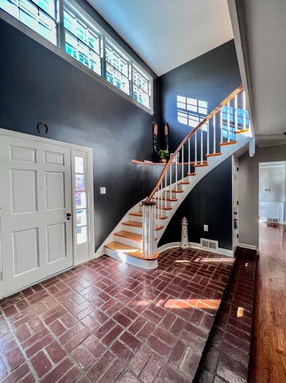 2 Davidson Dr, Beaver Falls, PA 15010