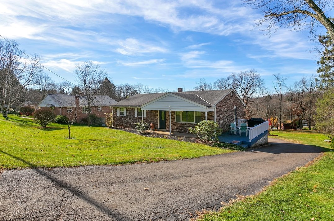 5715 Meridian Rd, Gibsonia, PA 15044
