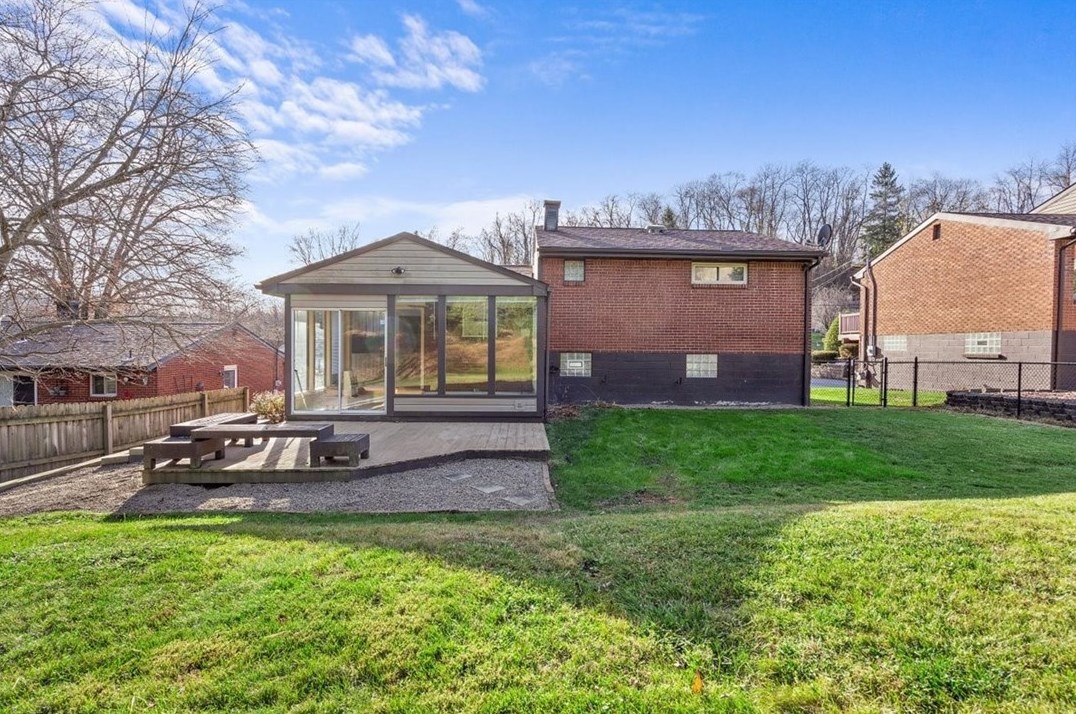 14135 Torie Dr, North Huntingdon PA 15642-5101 exterior