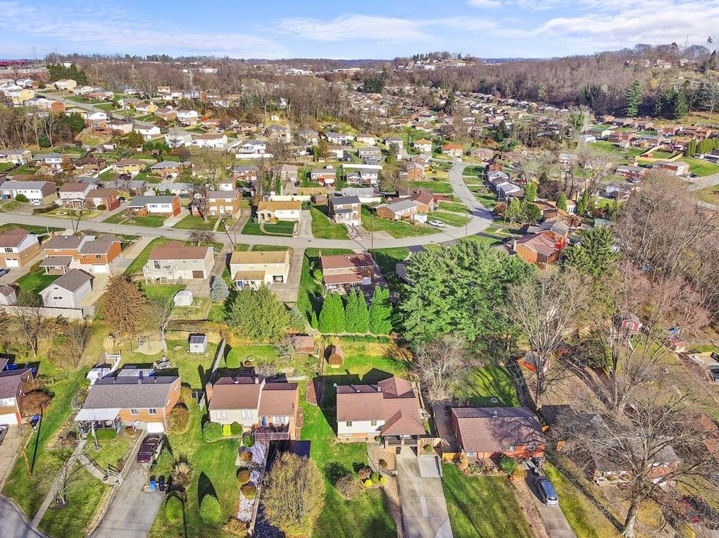 14135 Torie Dr, North Huntingdon PA 15642-5101 exterior