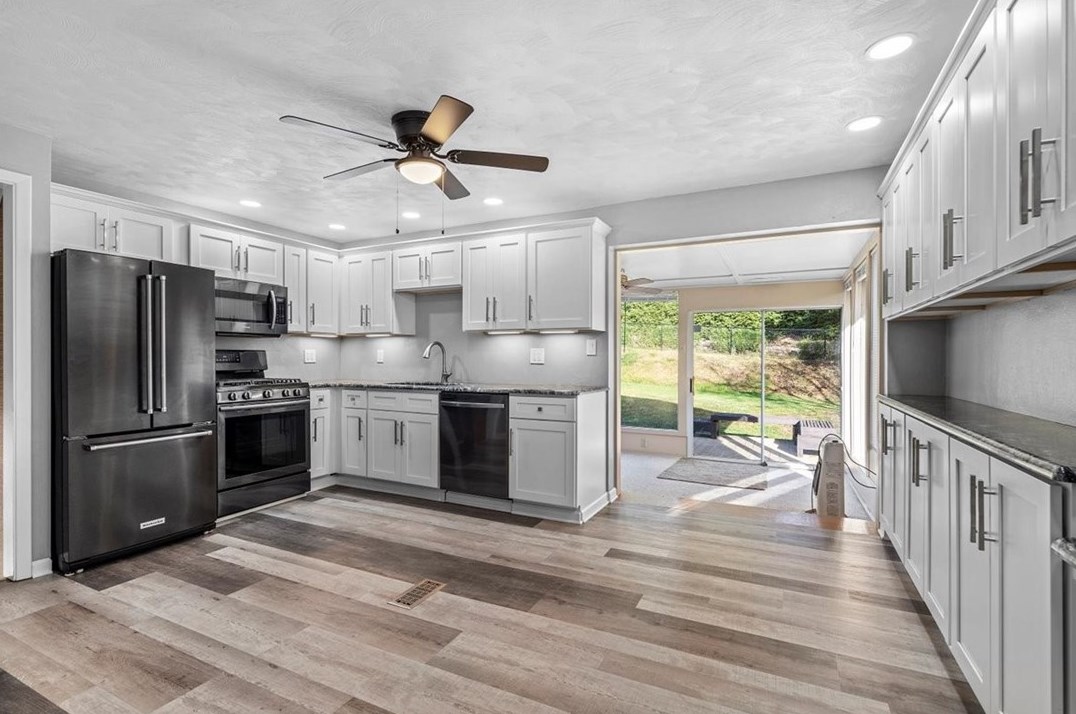 14135 Torie Dr, North Huntingdon PA 15642-5101 exterior