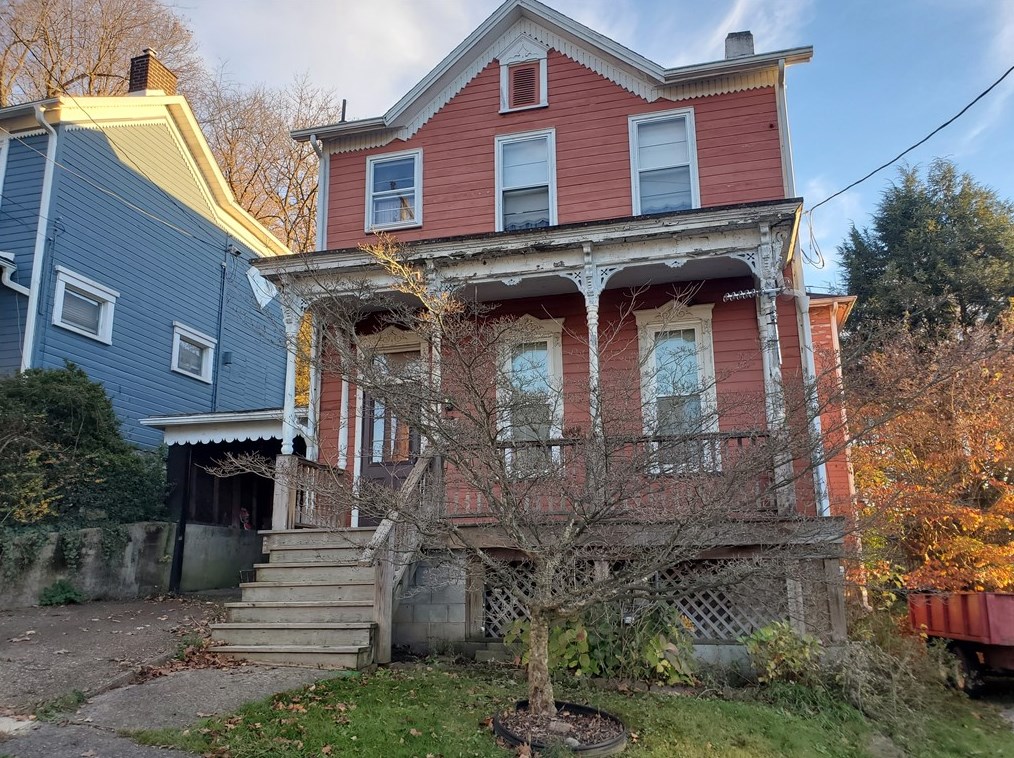 613 N 7th St, Apollo, PA 15613