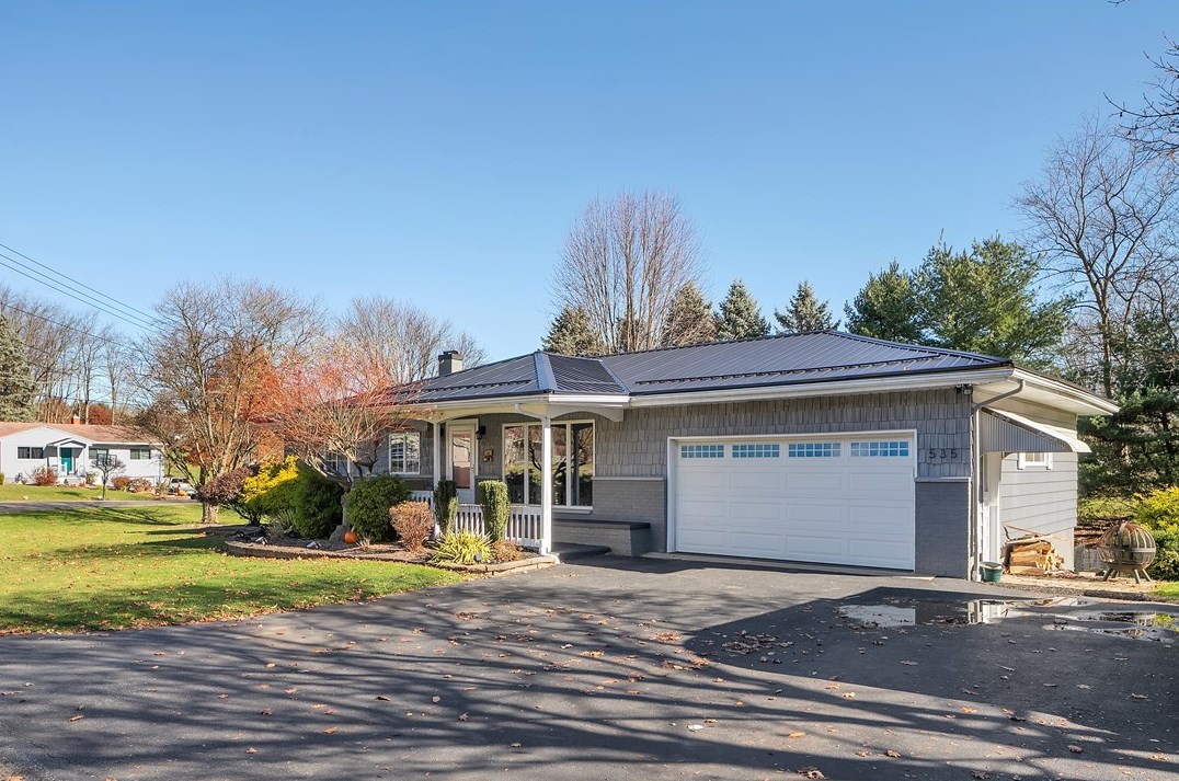 535 Glenda Dr, Beaver Falls, PA 15010