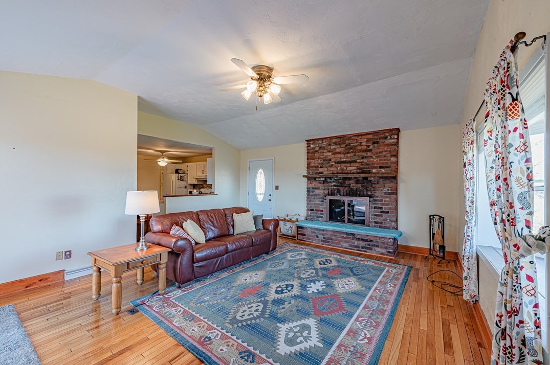 818 Lynda Ln, North Versailles, PA 15137-1821