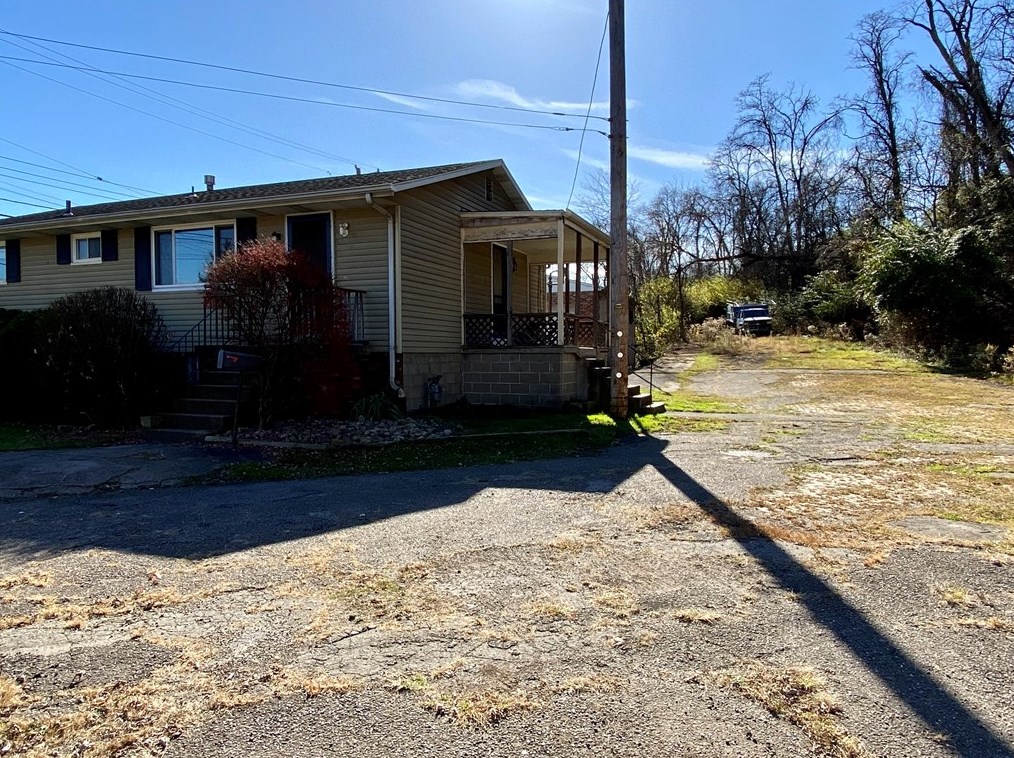 284 Penn Ave, Turtle Creek, PA 15145-2013