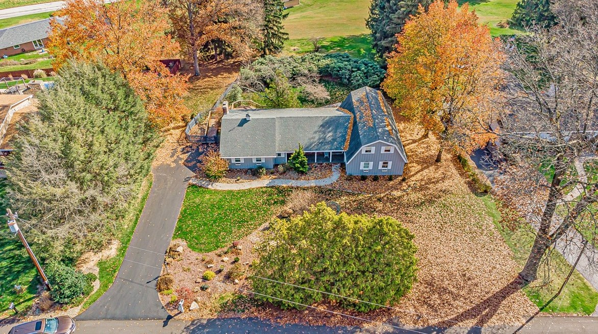 121 Hilton Rd, Greensburg, PA 15601-8537
