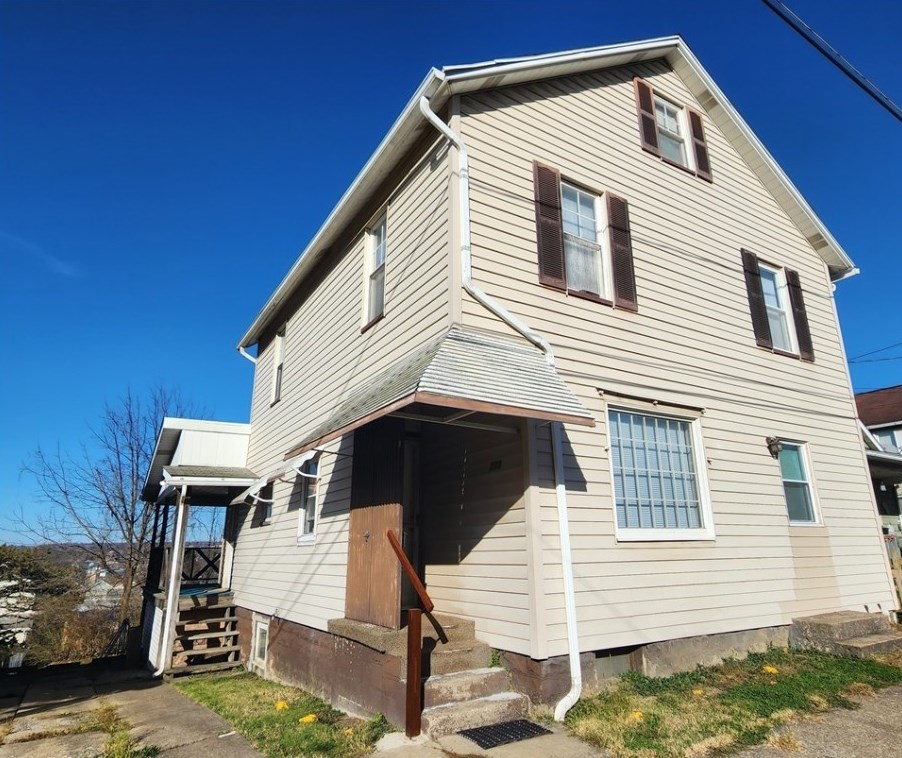 110 W Chartes St, New Castle, PA 16102