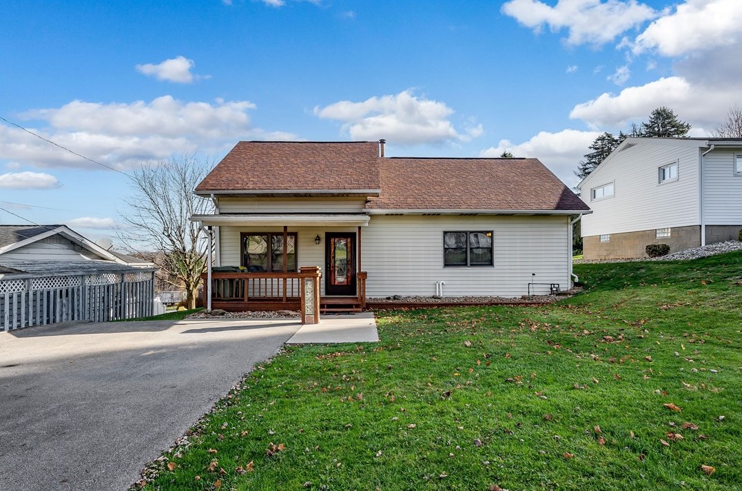 111 Westview Dr, Butler, PA 16001-2720