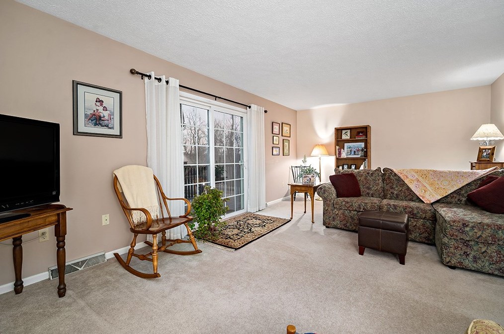 1700 Parsonage Ln, Bethel Park, PA 15102-3140