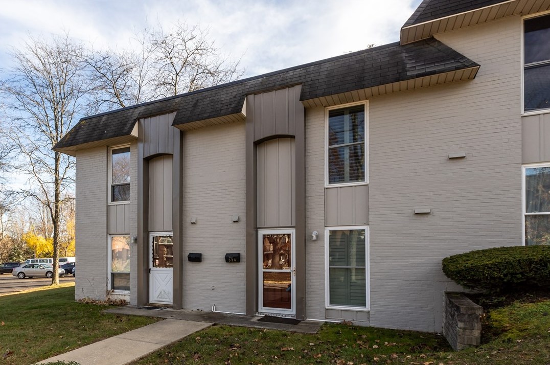 334 College Park Dr, Moon Twp, PA 15108-2312
