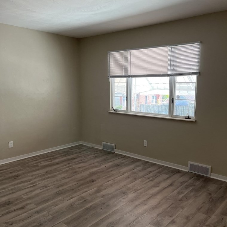 909 Gaskill Ave, Jeannette, PA 15644