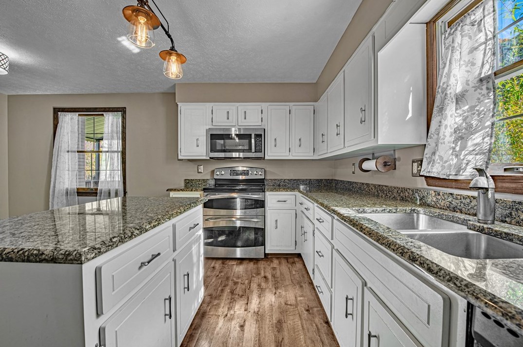 31 Brookdale Dr, Greensburg PA  15601-5856 exterior