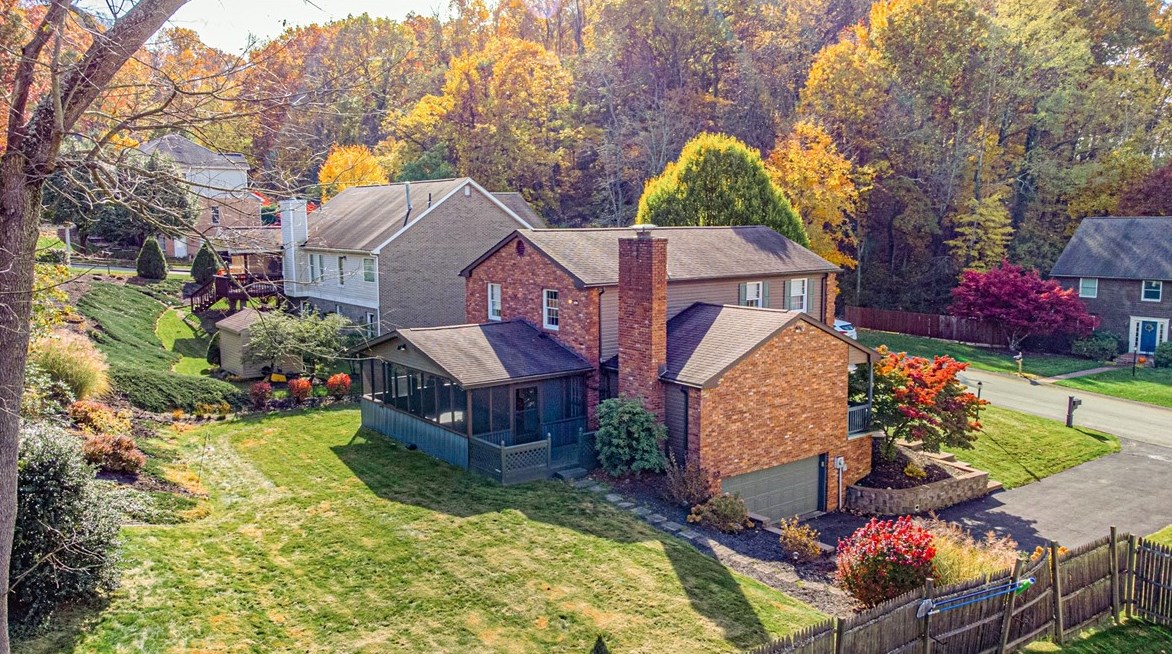 31 Brookdale Dr, Greensburg PA  15601-5856 exterior