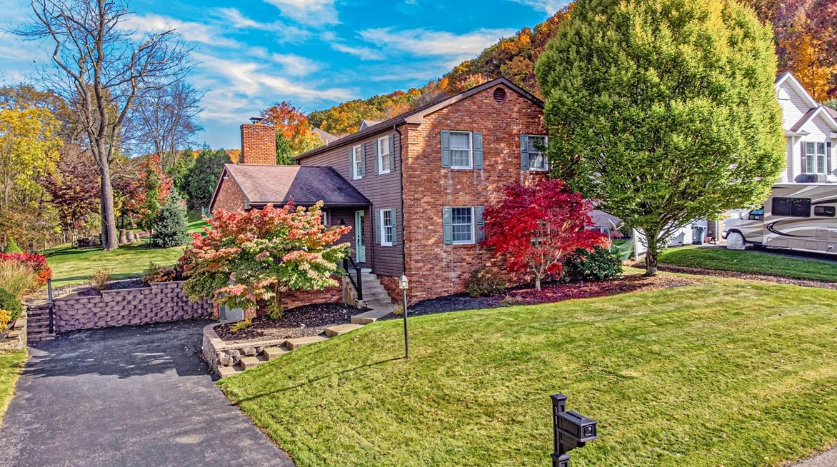 31 Brookdale Dr, Greensburg PA  15601-5856 exterior