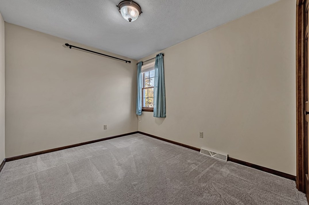 31 Brookdale Dr, Greensburg PA  15601-5856 exterior