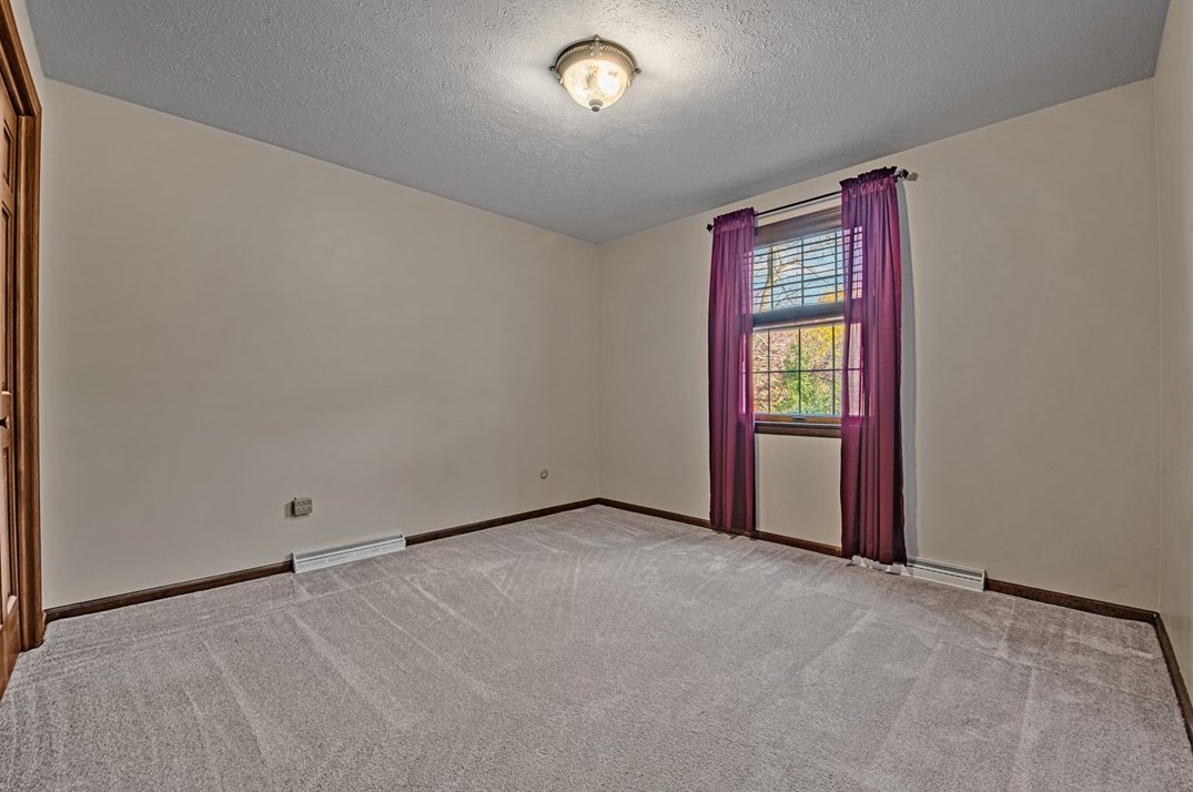 31 Brookdale Dr, Greensburg PA  15601-5856 exterior