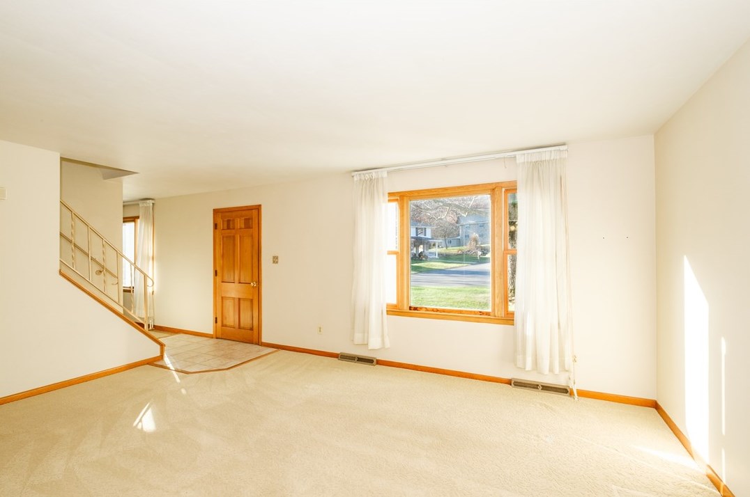 390 Trinity Dr, Washington, PA 15301-5724