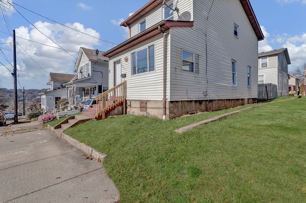 1457 Myrtle Ave, New Brighton, PA 15066