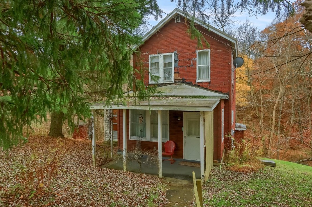 890 Old State Rd, Apollo, PA 15613