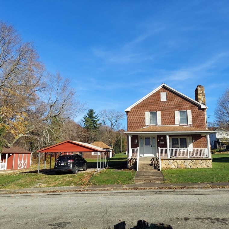1405 Chestnut St, Connellsville, PA 15425