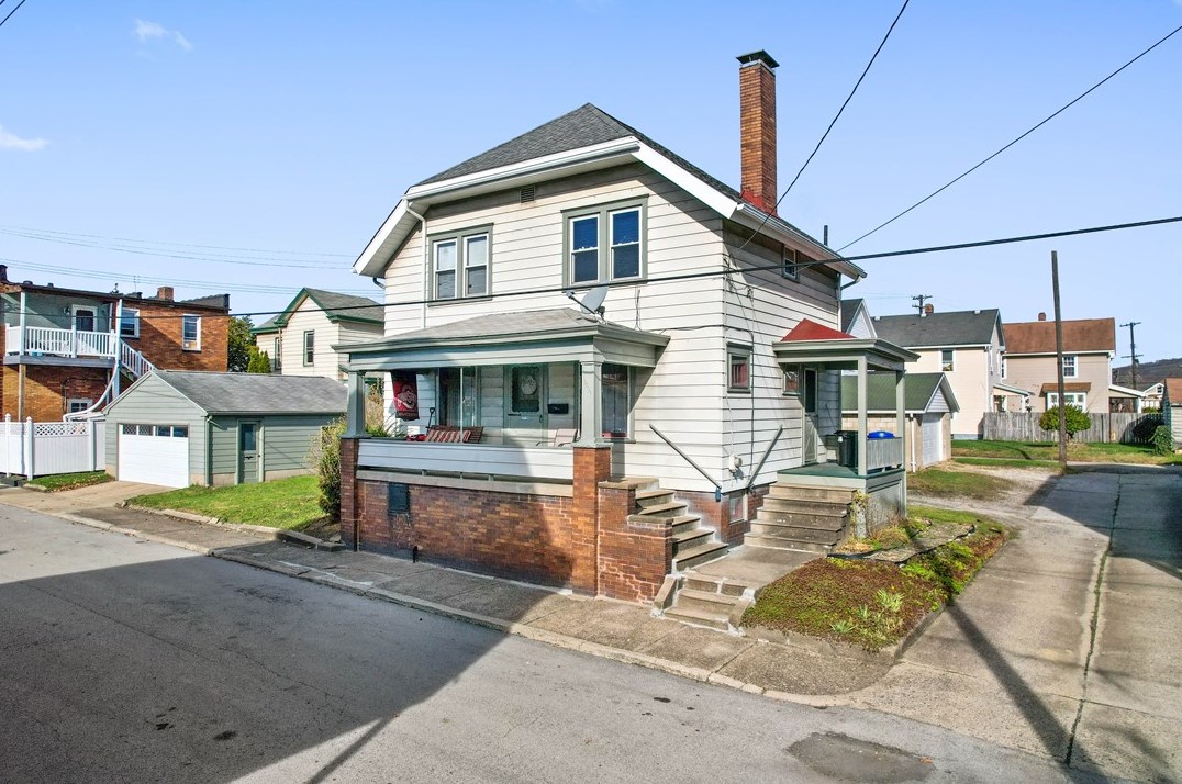 1611 4th St, New Brighton, PA 15066