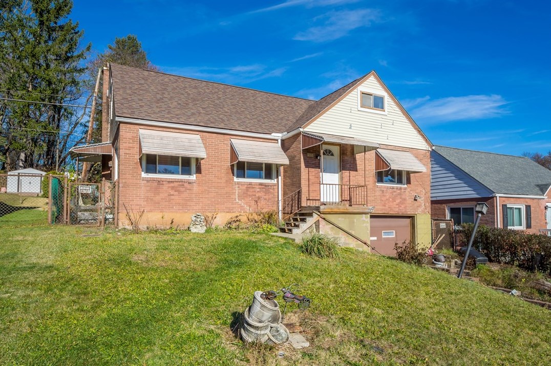 210 Sunny Dr, Pittsburgh, PA 15236