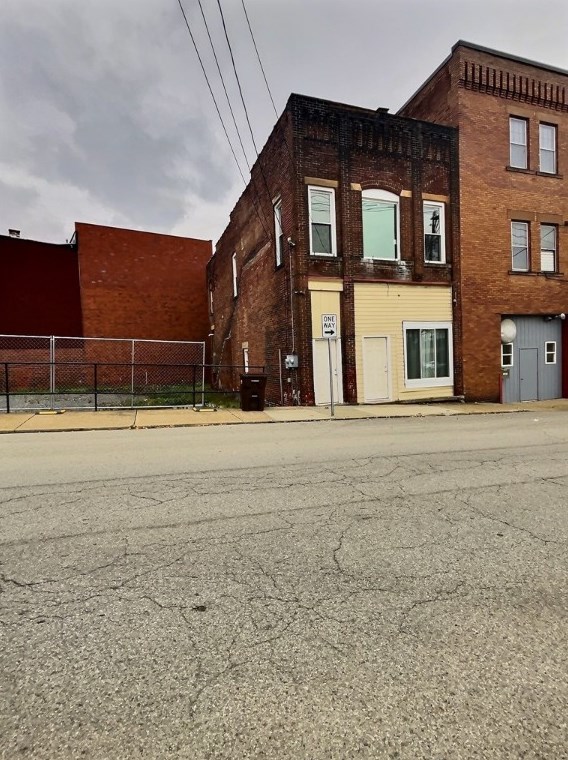 222 E Silver St, Hermitage, PA 16146