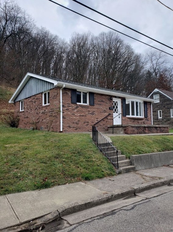 777 Valley Rd, Ambridge, PA 15003