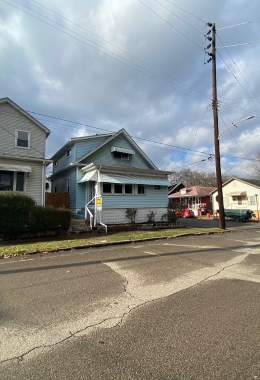 1919 4th Ave, Beaver Falls, PA 15010