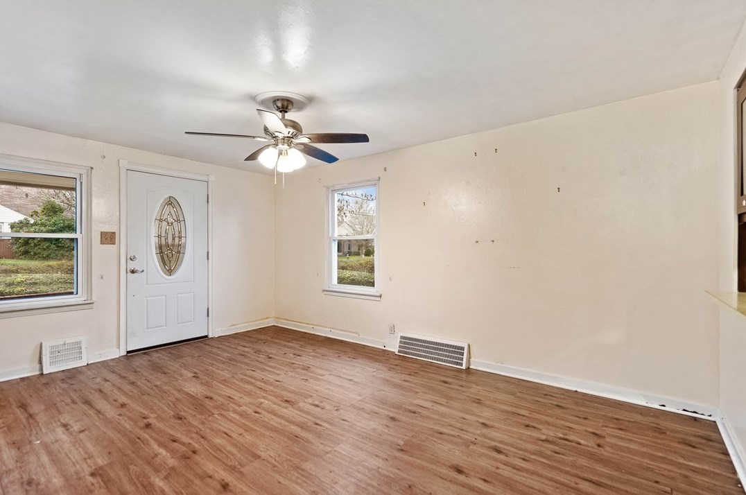 176 Central Ave, North Versailles, PA 15137-1008