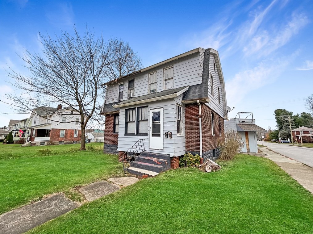 559 Stambaugh Ave, Hermitage, PA 16146