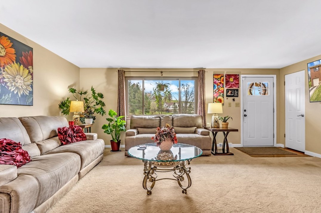 760 Whitehead Ln, North Huntingdon, PA 15642