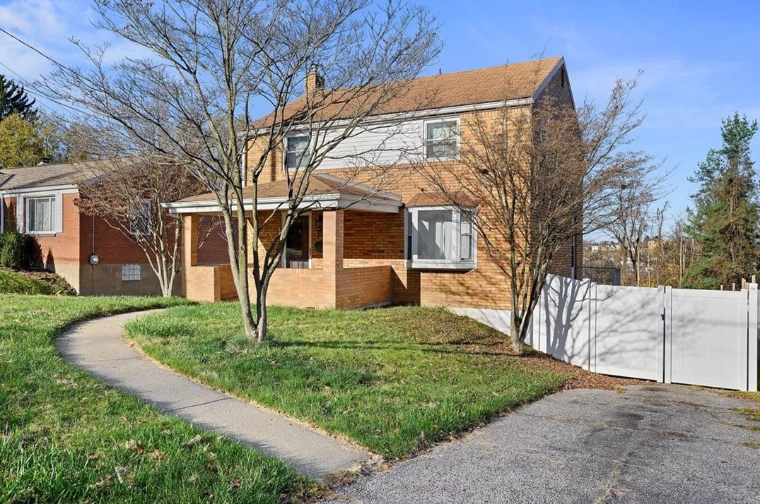4426 Woodhill Dr, Whitaker, PA 15120