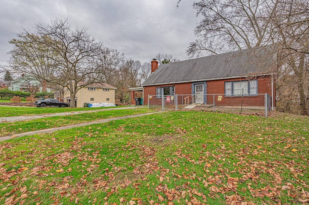 239 Maus Dr, North Huntingdon, PA 15642