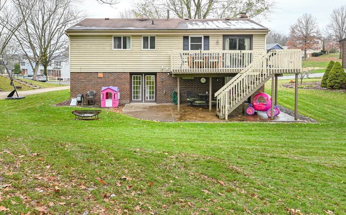 4987 Meadowridge Ln, Gibsonia, PA 15044