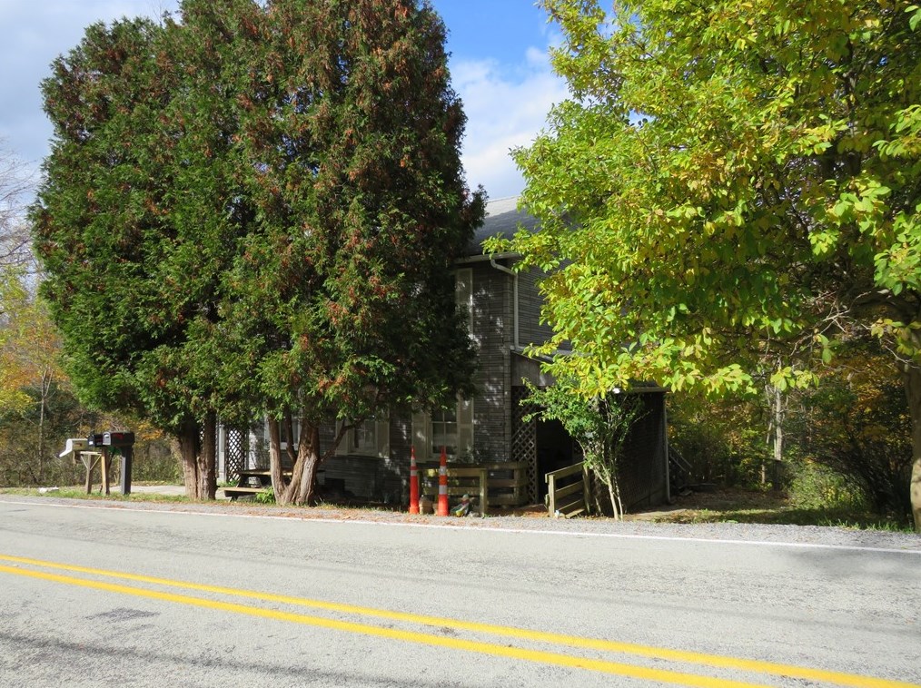 5017 Walton Rd, Finleyville, PA 15332